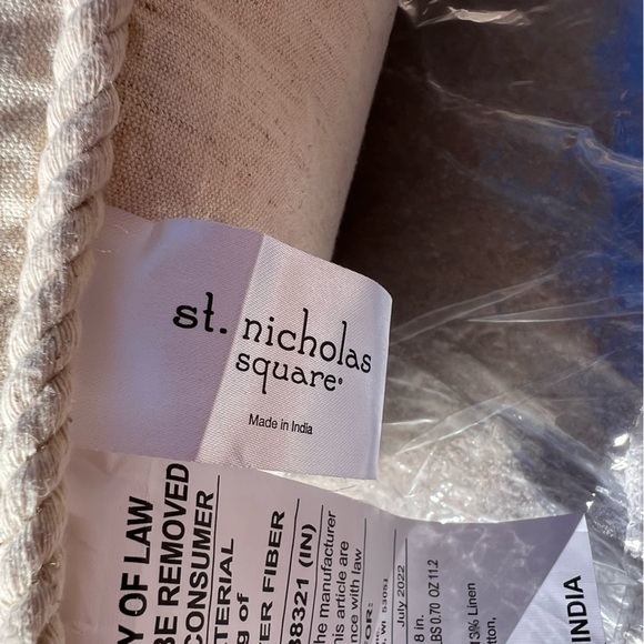 ⬇️St. Nicholas Square NWT Kohl’s Pillow 12”x18” Ivory Beaded Merry Christmas - Picture 8 of 9